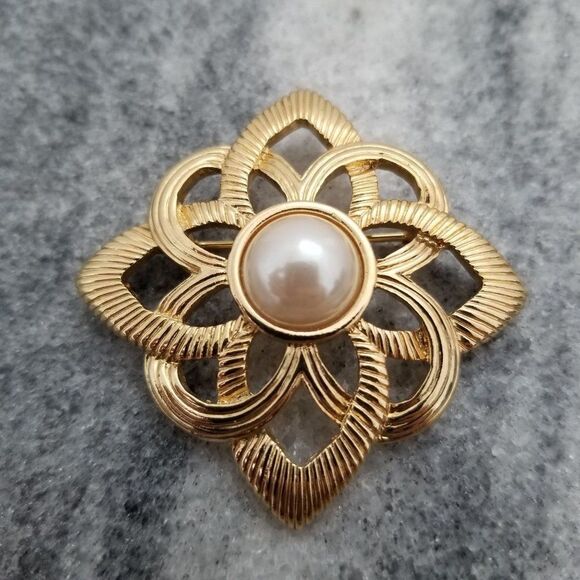 Vintage Gold Tone and Faux Pearl Modern Flower Design Brooch Lapel Pin, Estate - Picture 5 of 5